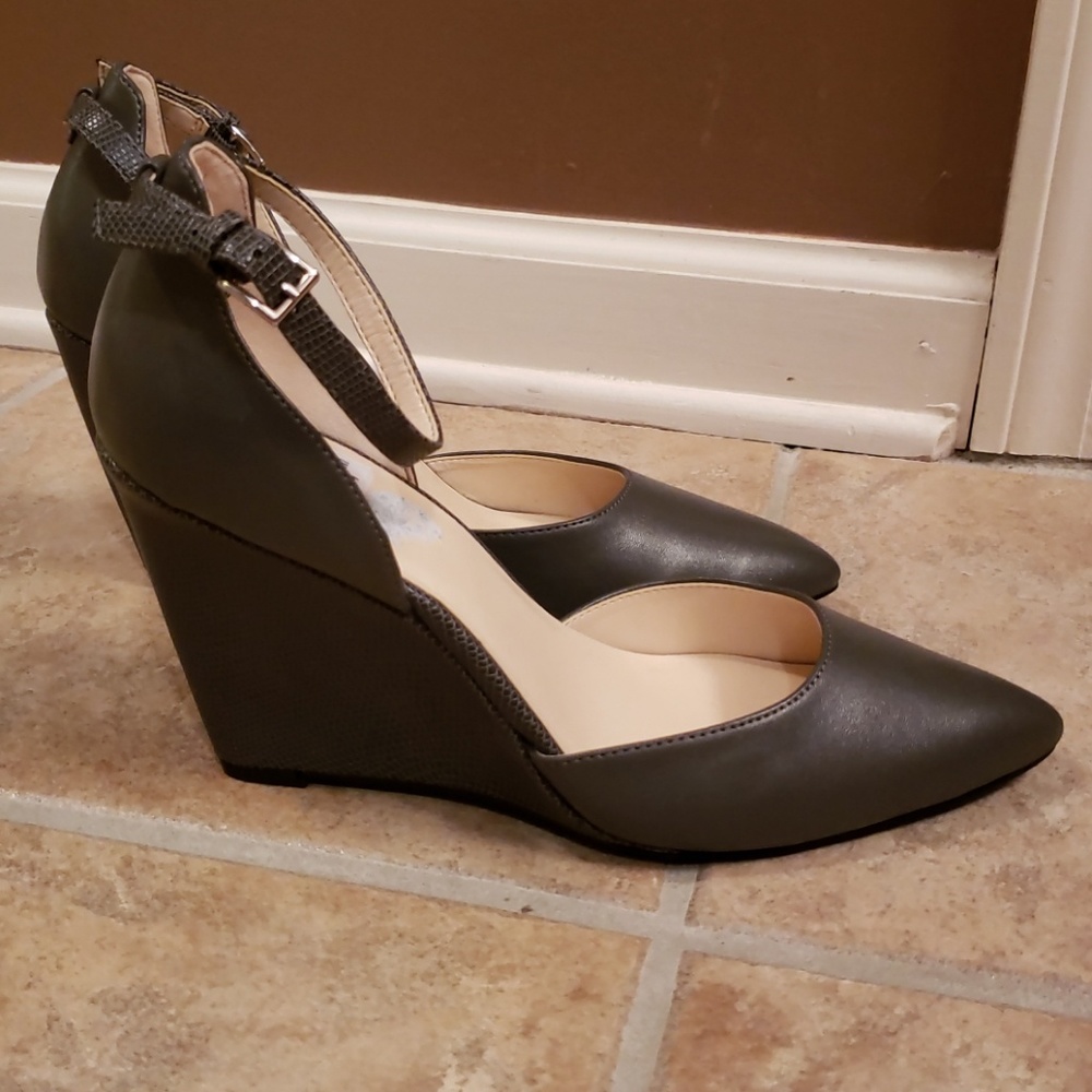 Nine West ankle strap wedge shoes 10